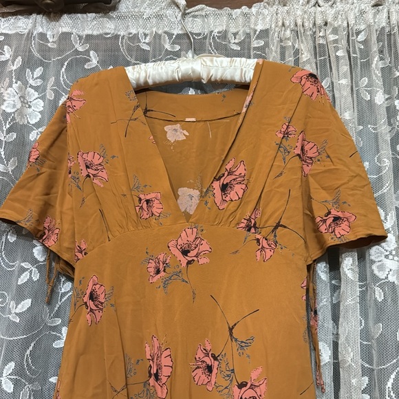 Free people size medium only used once beautiful summer dress - Picture 2 of 4
